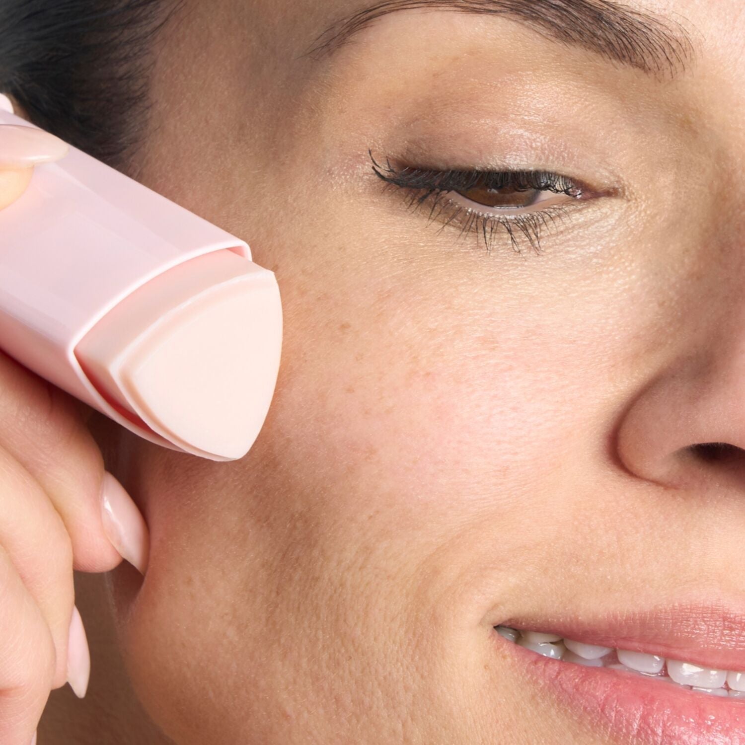 Bliss_Blackhead_Breakdown_Pore_Purifying_Stick_Hybrid_Rebrand_Model_Macro-ECommerce_JPG