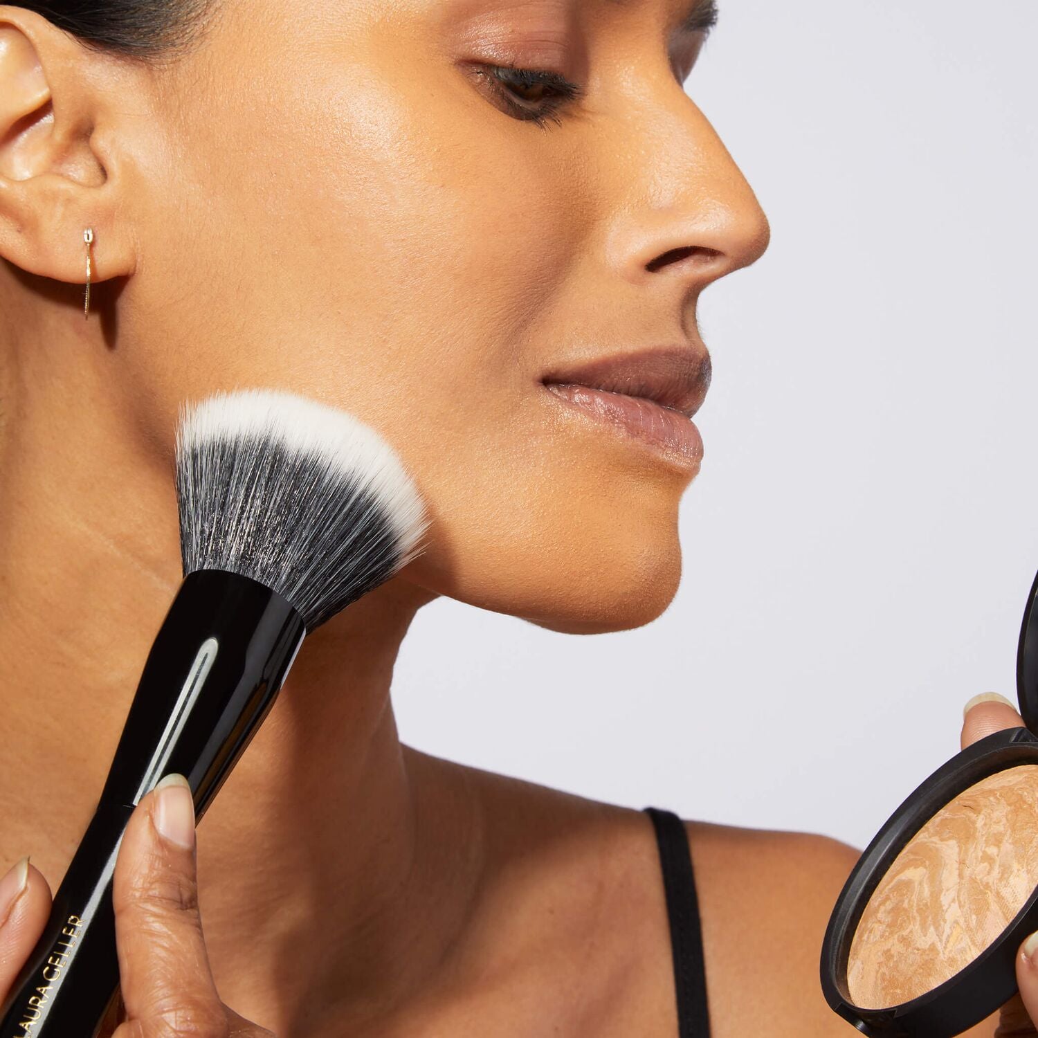 FullFaceBrush-Model3-ECommerce_JPG
