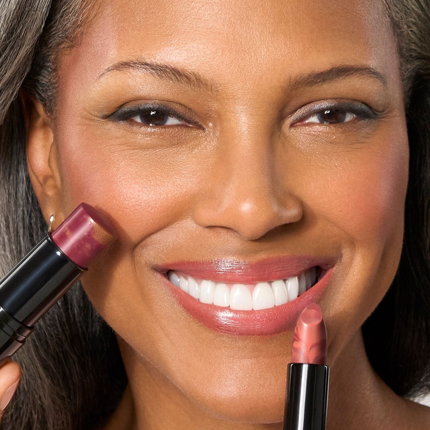 LG_ItalianMarbleBlushStick_Model_D_OroBerry3_WithoutShadeCallouts-ECommerce_JPG