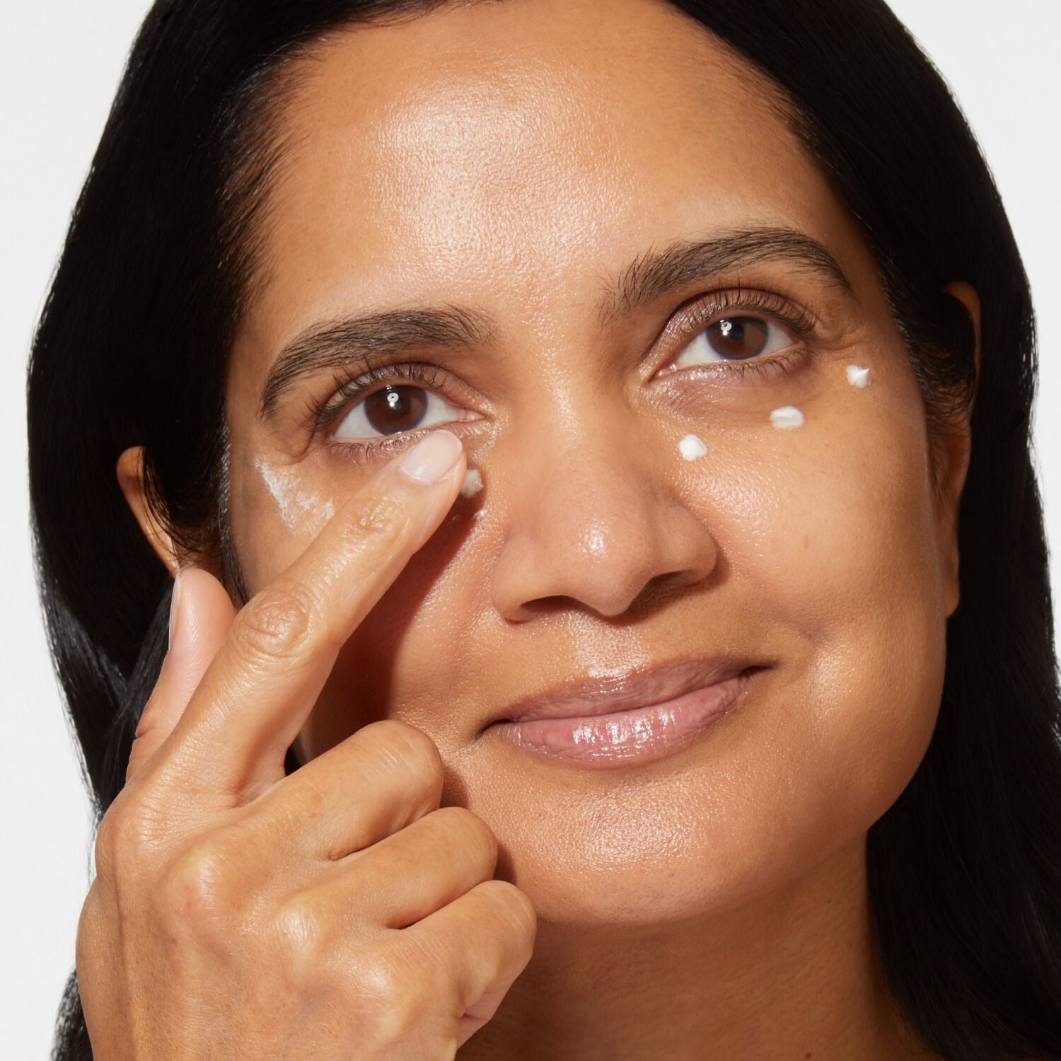 LG_SpackleIlluminatingUnderEyePrimer_2024Refresh_ModelAsset2-ECommerce_JPG