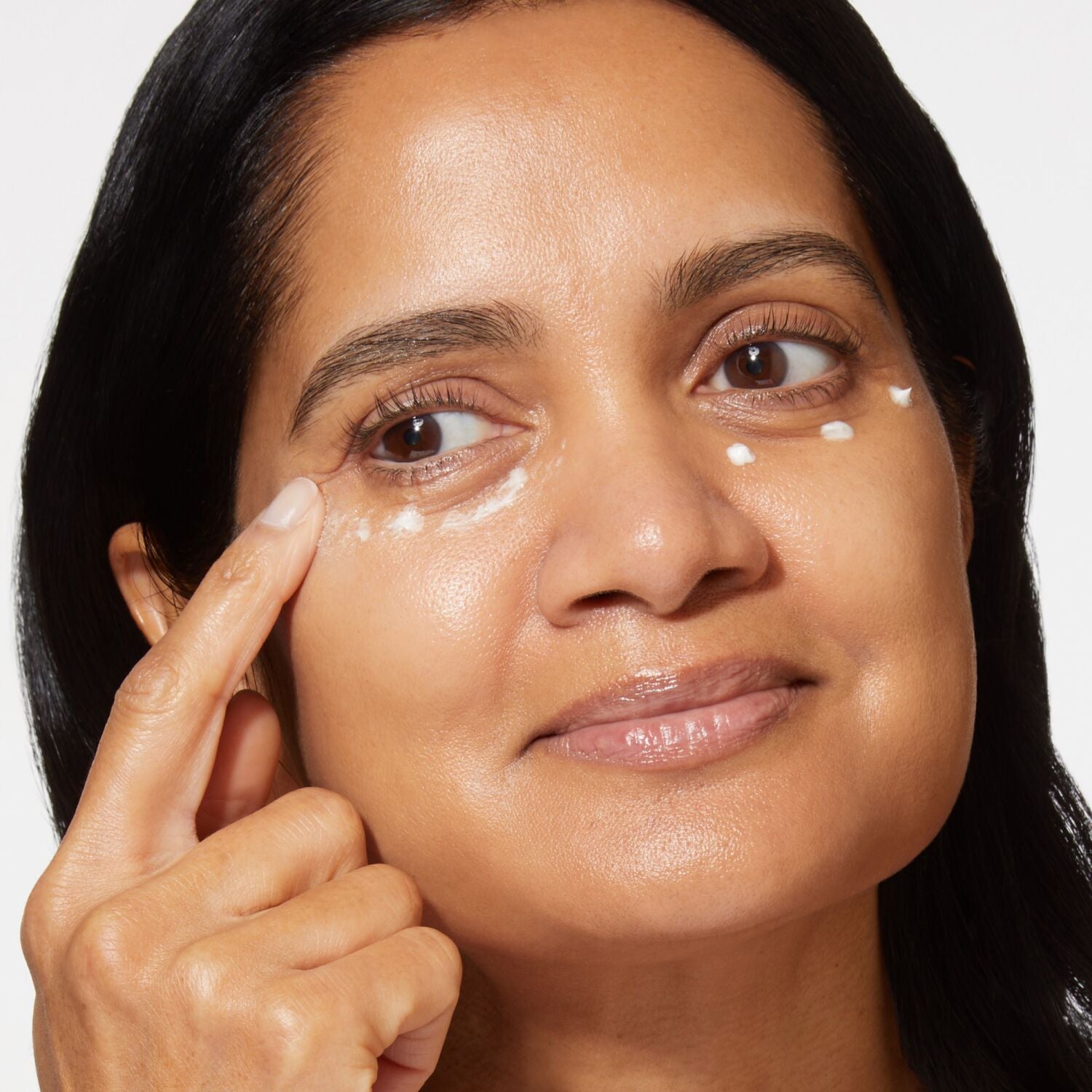 LG_SpackleIlluminatingUnderEyePrimer_2024Refresh_ModelAsset3-ECommerce_JPG